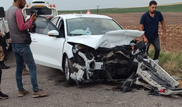 Diyarbakır’da iki otomobil kafa kafaya çarpıştı: 5 yaralı