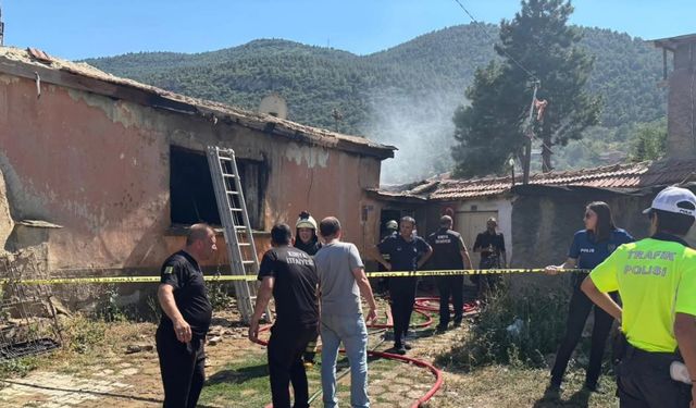 Evde çıkan yangında bedensel engelli öldü