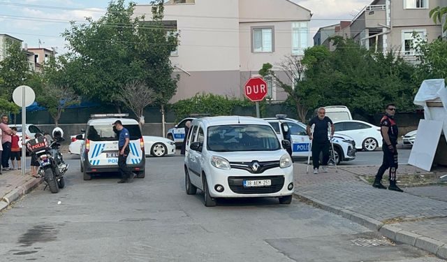 Husumetli komşusunu camide namaz kılarken bıçakla öldürdü