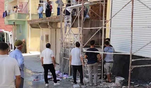 İskelenin 4'ncü katından düşen kartonpiyer ustası öldü / Ek fotoğraflar