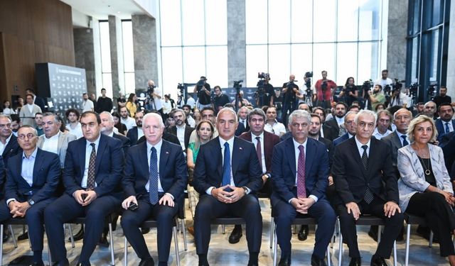 İstanbul - Bakan Ersoy: 64 milyar dolar yıl sonu turizm geliri hedefimize adım adım ilerliyoruz