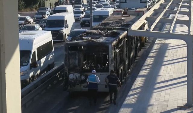 İstanbul - Bakırköy'de metrobüs yangını / Ek görüntü - Geniş haber