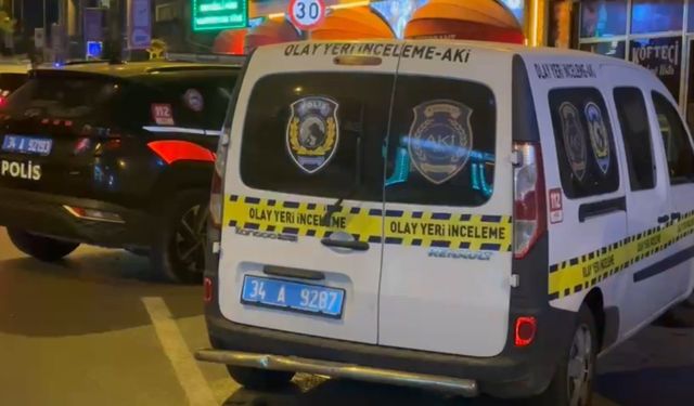 İstanbul - Kadıköy’de kafede alacak verecek kavgası; 2 kişi silahla yaralandı