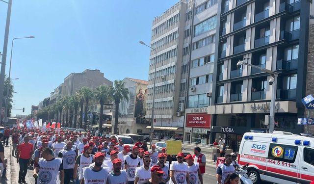 İzmir'de işten çıkarılanların eylemi 6'ncı gününde; meclis önünde arbede çıktı