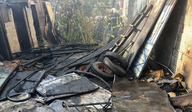 Kocaeli’deki yangında ahır kullanılamaz hale geldi
