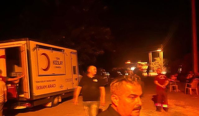 Manisa Sarıgöl’de çıkan Uşak’a ulaşan yangın 10,5 saatte kontrol altına alındı