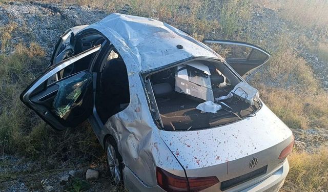 Manisa'da otomobil zeytinliğe uçtu; aynı aileden 1 ölü, 4 yaralı