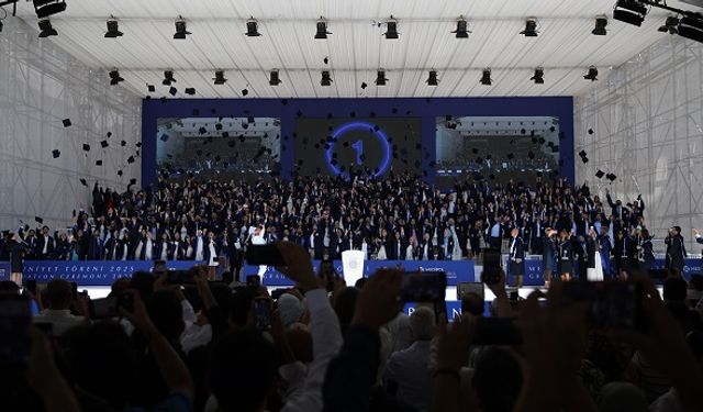 Medipol Üniversitesi mezuniyetinde İlber Ortaylı’dan ‘ağır mesuliyet’ vurgusu