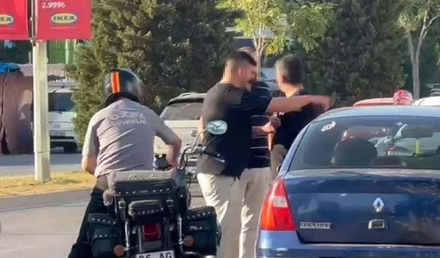 Motosiklet sürücüsüne darp kamerada; 2 gözaltı