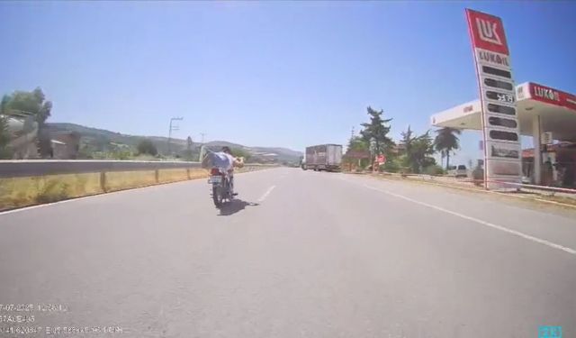 Motosikletini yüzüstü uzanarak kullanan sürücüye para cezası