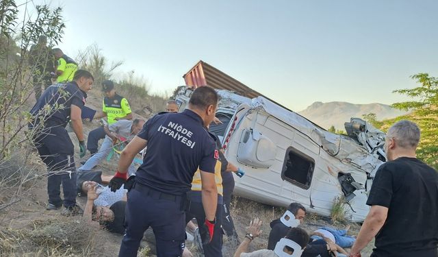 Niğde’de zincirleme kaza: 1’i ağır, 16 yaralı