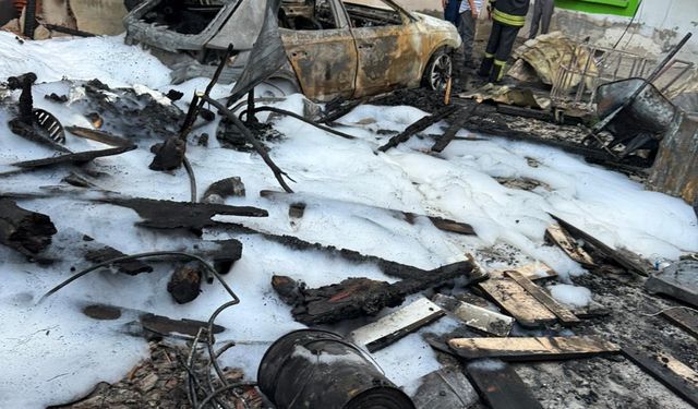 Odunlukta çıkan yangında 2 itfaiye eri ve 1 hamile kadın dumandan etkilendi