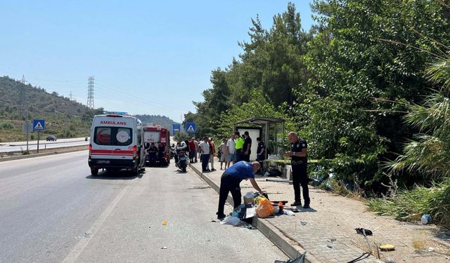 Otomobil ağaca çarptı; sürücü yaralandı, oğlu ve kayınvalidesi öldü