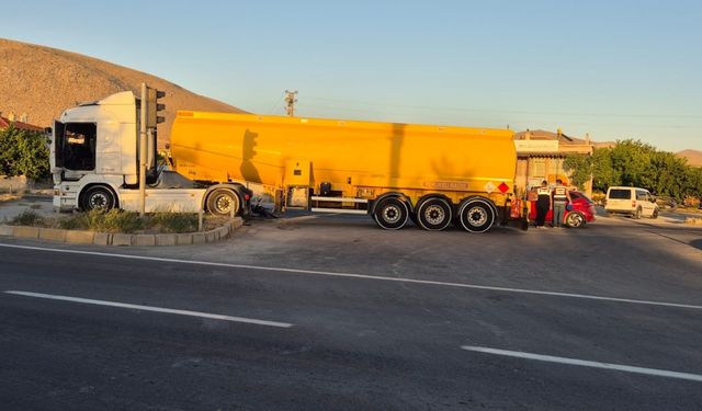 Otoyolda tankerle çarpışan motosikletin 84 yaşındaki sürücüsü öldü