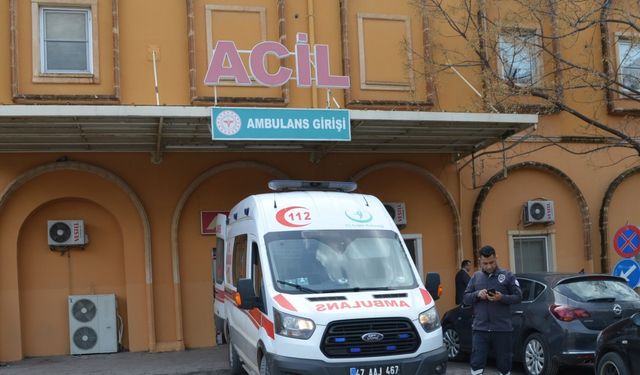Park halindeki TIR’a çarpan motosikletin sürücüsü ağır yaralandı