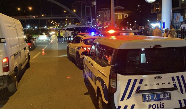 Rize’de minibüsle hafif ticari araç çarpıştı; 10 yaralı