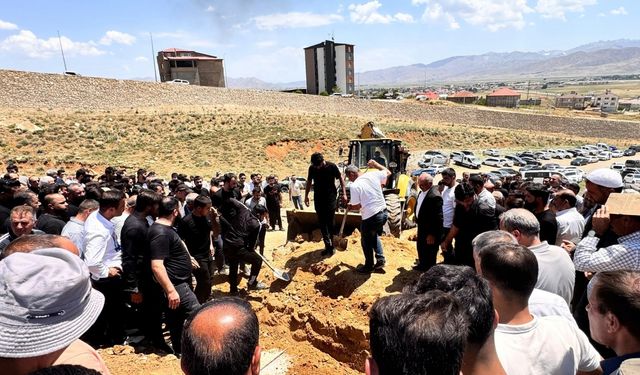 Silahlı saldırıda baba öldü, 3 çocuğu yaralandı (2)