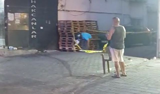 Sokakta darbedilip, bıçaklandı