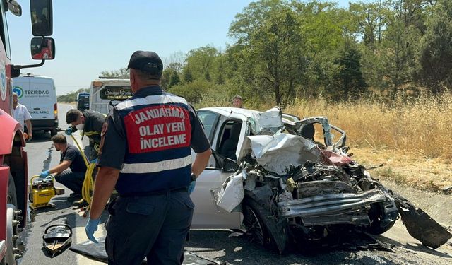 Tekirdağ'da kamyon ile otomobil çarpıştı: 4 ölü