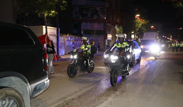 Van'da '15 Temmuz' yürüyüşü