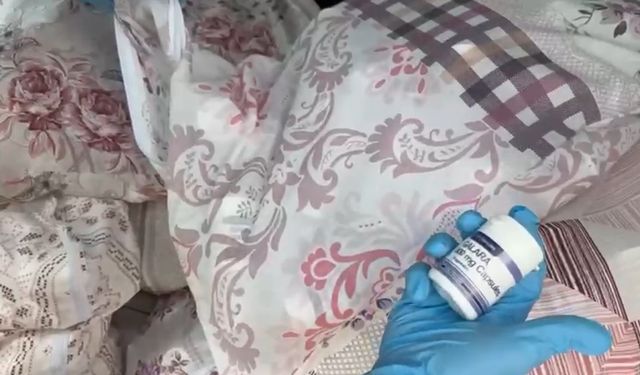 Yastık kılıflarında 265 bin sentetik hap ele geçirildi