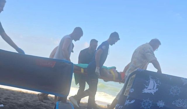 Akçakoca’da yasağa rağmen denize giren kadın, boğulma tehlikesi geçirdi