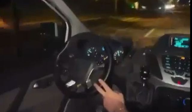 Aracını yan koltuktan kullanıp o anları paylaştı, ehliyetine el konuldu