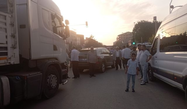 Bitlis'te freni boşalan TIR, 10 araca çarptı