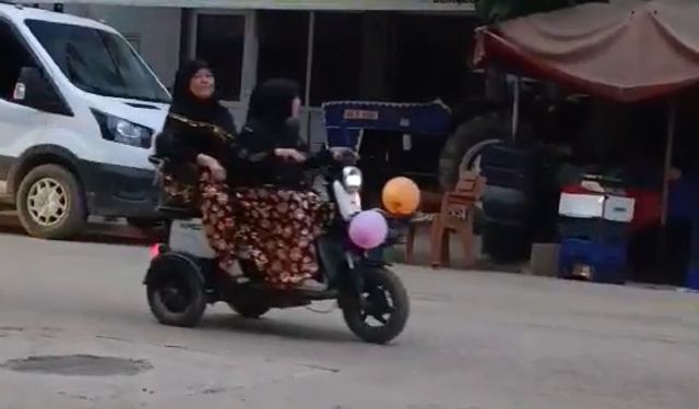 Bursa'da kadınlar, 'Şalvar Gecesi'nde eğlendi