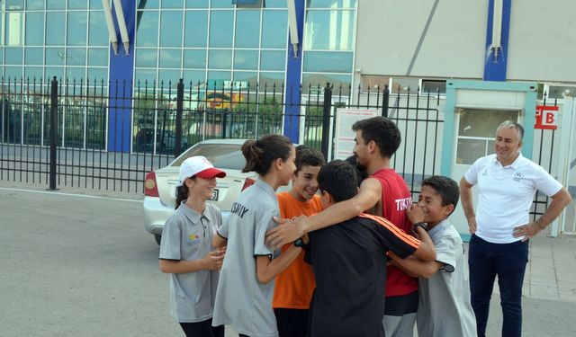 Dünya ikincisi milli atlet Ramazan Baştuğ: Ülkem için madalya almak her şeye değdi