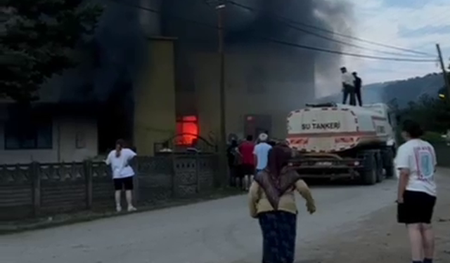 Düzce’de, camide çıkan yangını itfaiye söndürdü