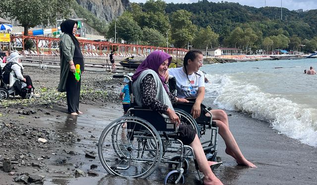 Engelli bireyler, denizin keyfini çıkardı