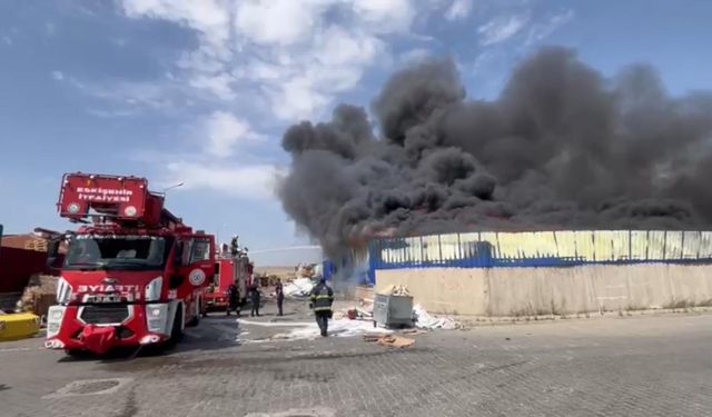Eskişehir’de fabrikada çıkan yangın, 2 fabrikaya daha sıçradı