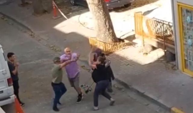 Ev sahibi ile kiracı arasında biber gazlı, sopalı kavga kamerada