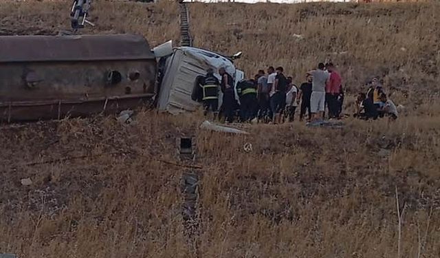 Gaziantep'te devrilen tankerin şoförü yaralandı