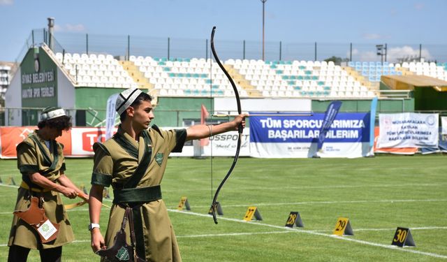 Gençler ve Büyükler Açık Hava Puta Türkiye Şampiyonası'nda ödül töreni gerçekleşti