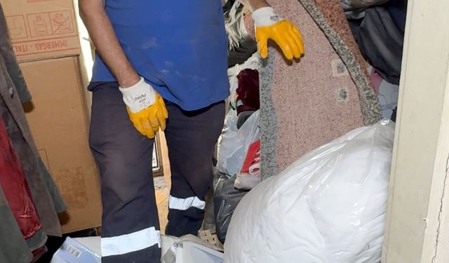 İstanbul - Avcılar'da çöp evden 12 kamyonet eşya çıktı