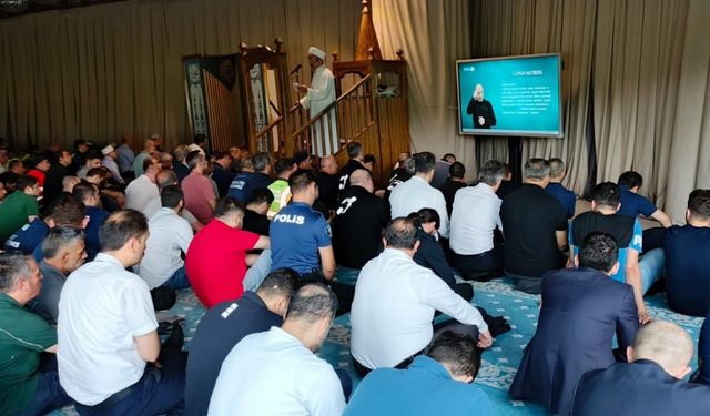İstanbul Havalimanı’nda işaret diliyle cuma hutbesi