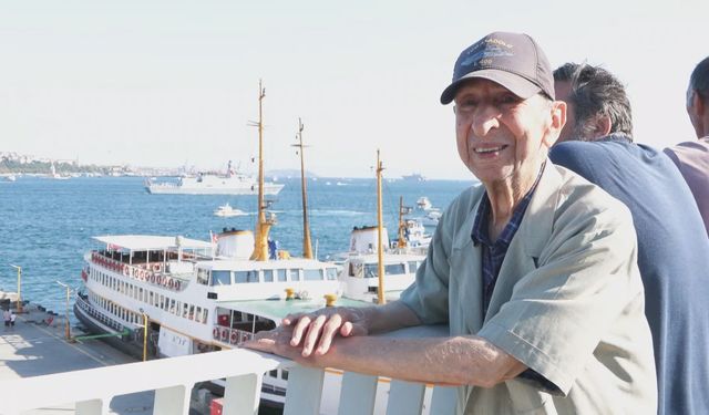 İstanbul - Mavi Vatan Boğaz Geçişi'ne vatandaşlardan yoğun ilgi