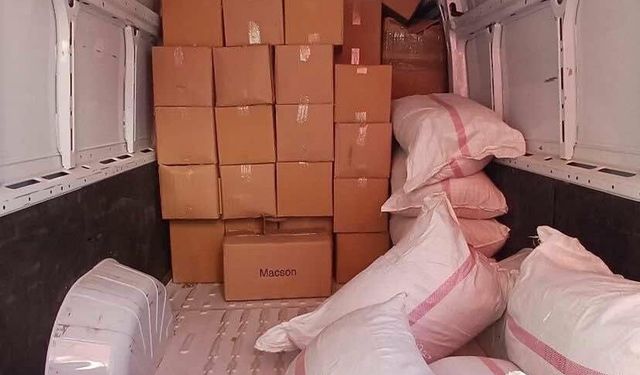 İzmir'de kaçak tütün operasyonu: 4 gözaltı