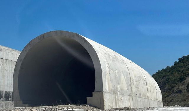 Karadeniz'e ulaşımı hızlandıracak yolun yüzde 83'ü tamam