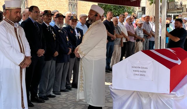 Kıbrıs Gazisi Özkan, askeri törenle toprağa verildi