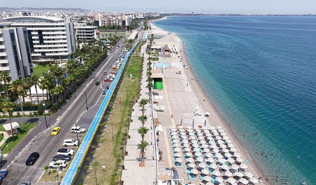 Konyaaltı sahilinde 'gölgelik' krizi