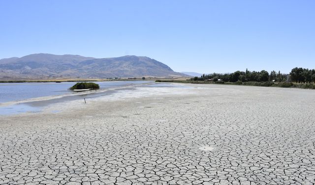 Kuraklıktan etkilenen Ulaş Gölü’ne ‘can suyu’