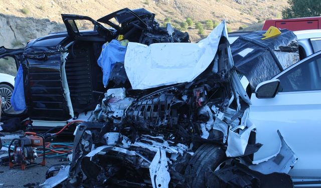 Malatya'da hafif ticari araç ile otomobil çarpıştı: 4 ölü, 2 yaralı