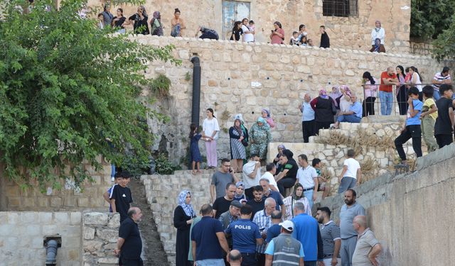 Mardin'de aynı gün evlerinde ölü bulunan 3 kadın, toprağa verildi