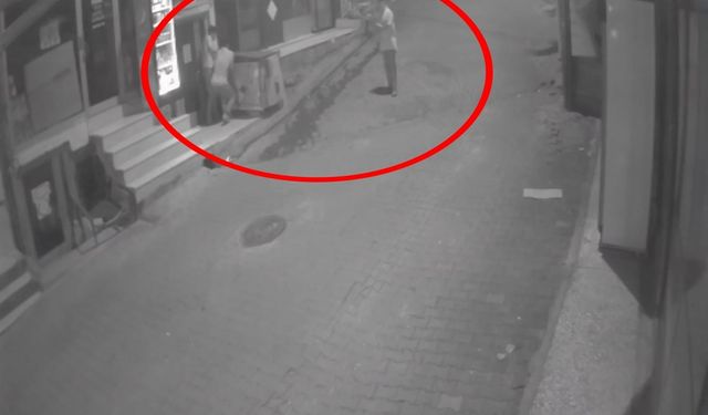 Marketin önündeki dolaptan dondurma çalan 3 şüpheli yakalandı