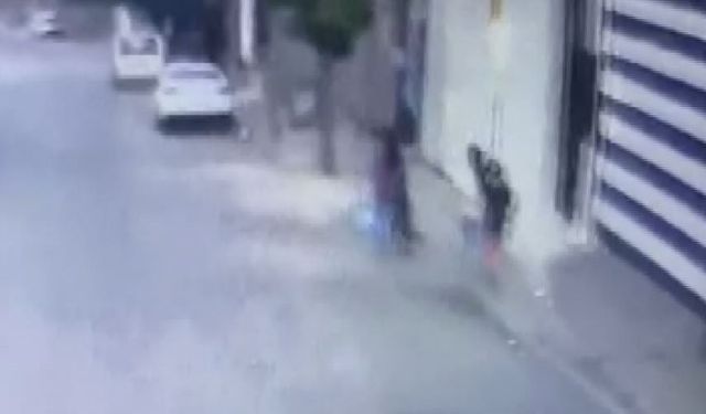Otobüsün çarptığı Muhammed öldü; kaza kamerada