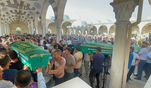 Otobüsün çarptığı otomobildeki çiftin öldüğü kaza kamerada (2)