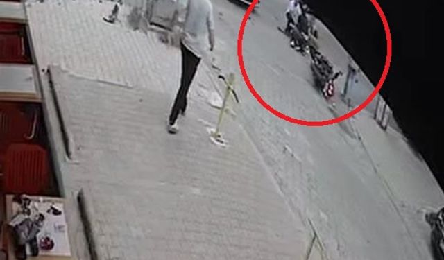 Otomobilin çarptığı motosikletteki sevgililer yaralandı